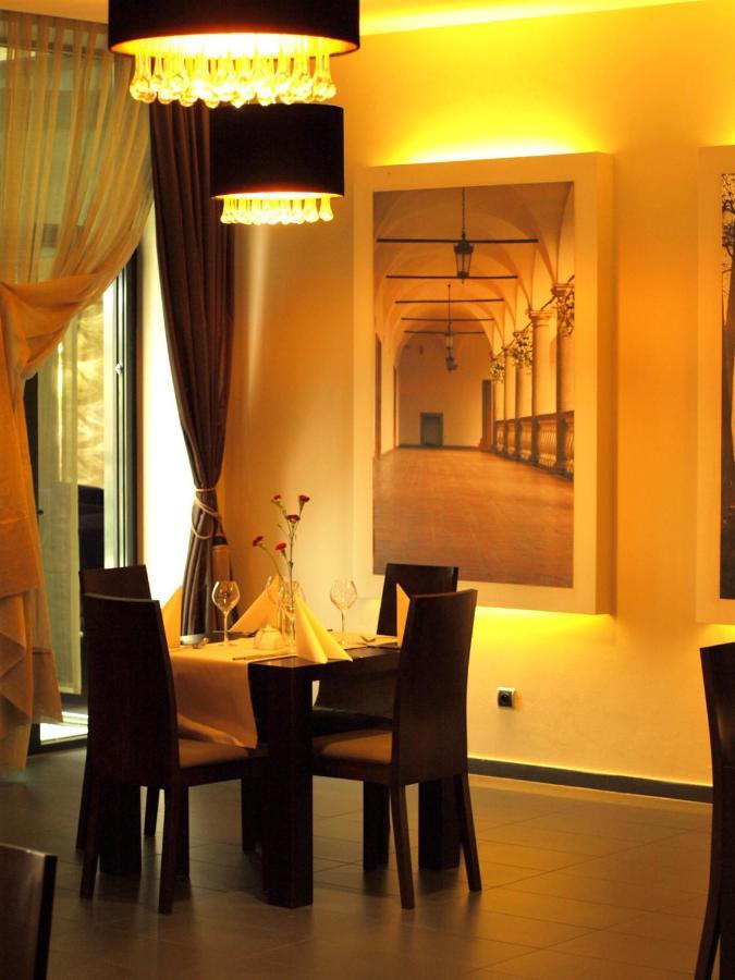 Hotel Niepołomice Kültér fotó