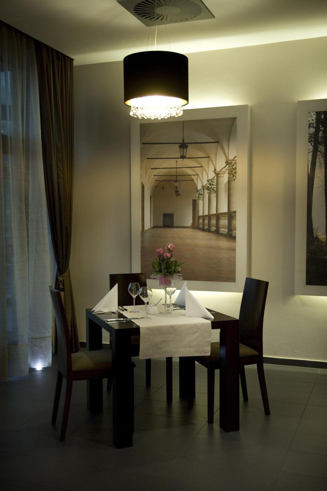 Hotel Niepołomice Kültér fotó