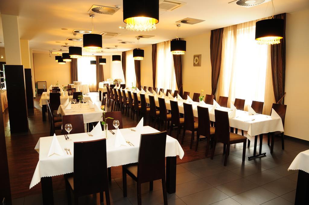 Hotel Niepołomice Kültér fotó