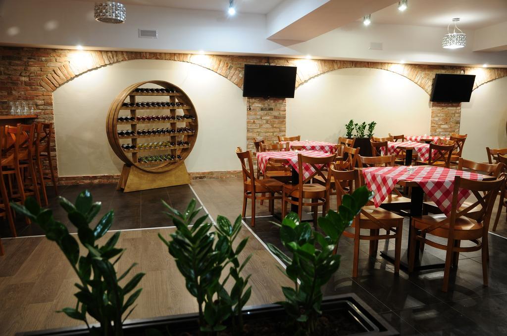 Hotel Niepołomice Kültér fotó