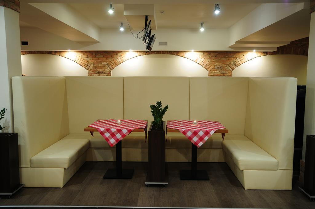 Hotel Niepołomice Kültér fotó