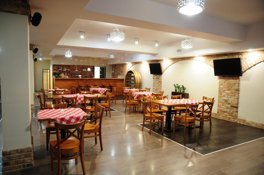 Hotel Niepołomice Kültér fotó