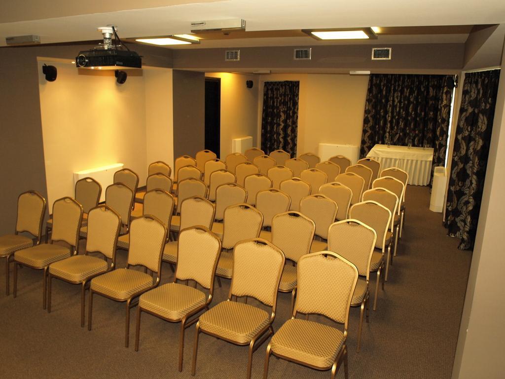Hotel Niepołomice Kültér fotó