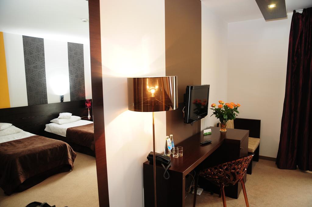 Hotel Niepołomice Kültér fotó