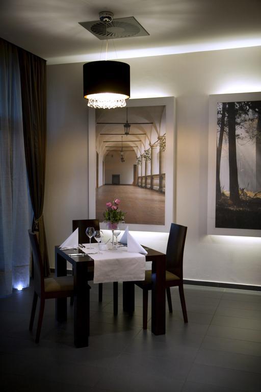 Hotel Niepołomice Kültér fotó