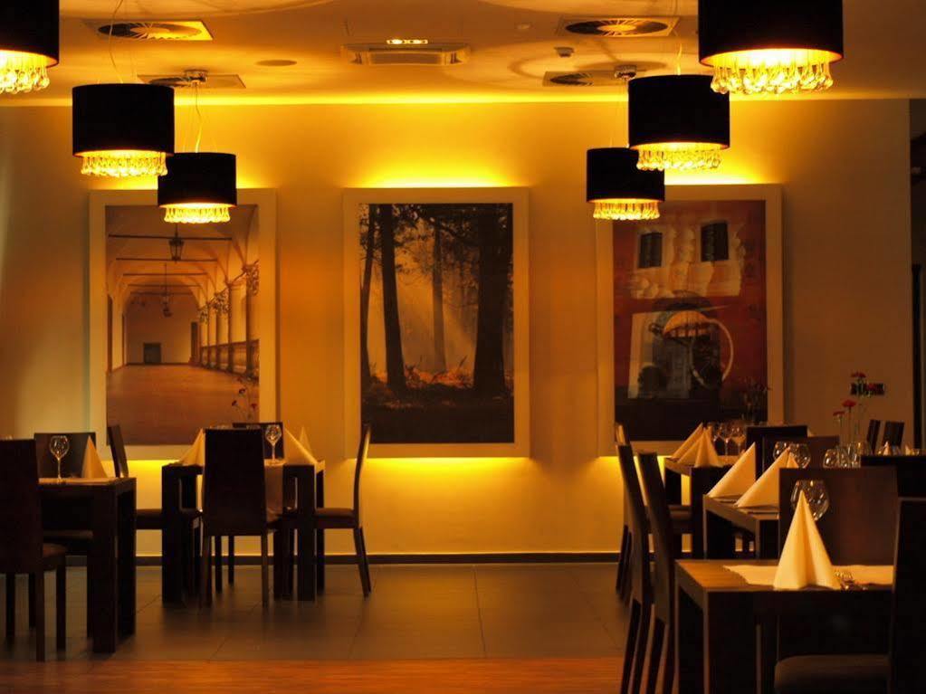 Hotel Niepołomice Kültér fotó