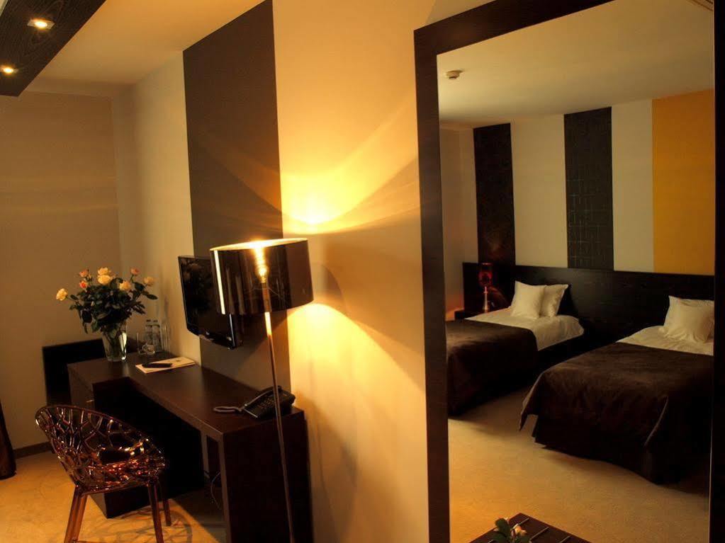 Hotel Niepołomice Kültér fotó