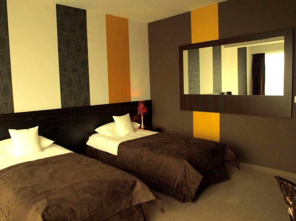 Hotel Niepołomice Kültér fotó