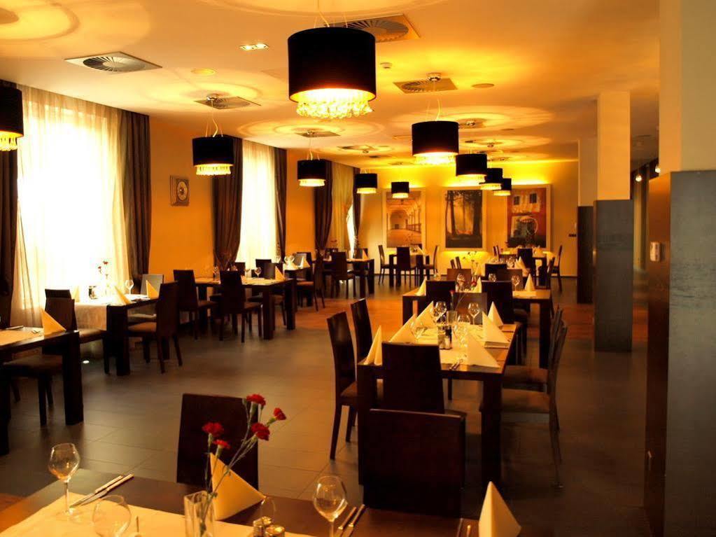 Hotel Niepołomice Kültér fotó